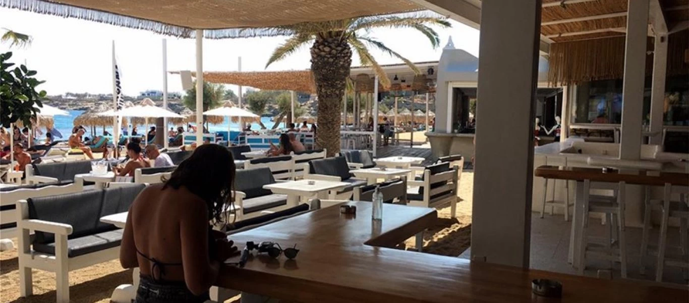 Η κυβέρνηση κατάφερε να επαναφέρει τις αποστάσεις στην Μύκονο... διώχνοντας τους τουρίστες!